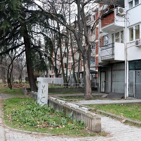 Spacious Modern Aerodrom *