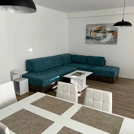 Spacious Modern Aerodrom