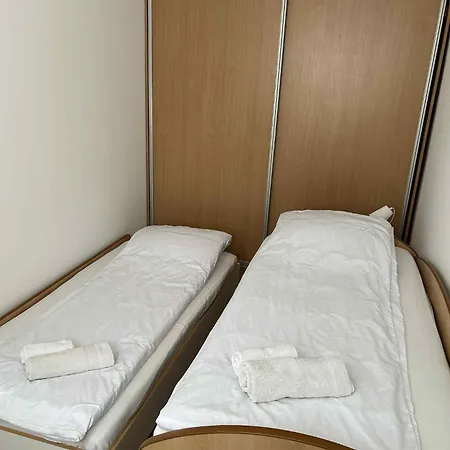 Spacious Modern Aerodrom * سكوبجي