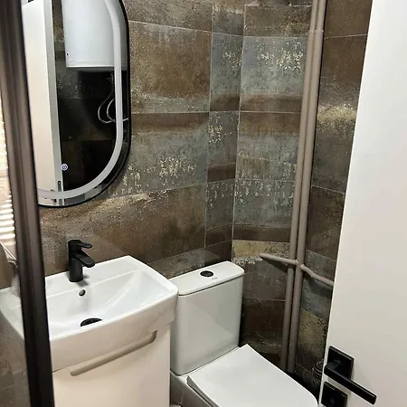 شقة Spacious Modern Aerodrom