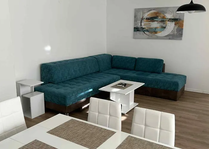 Spacious Modern Aerodrom